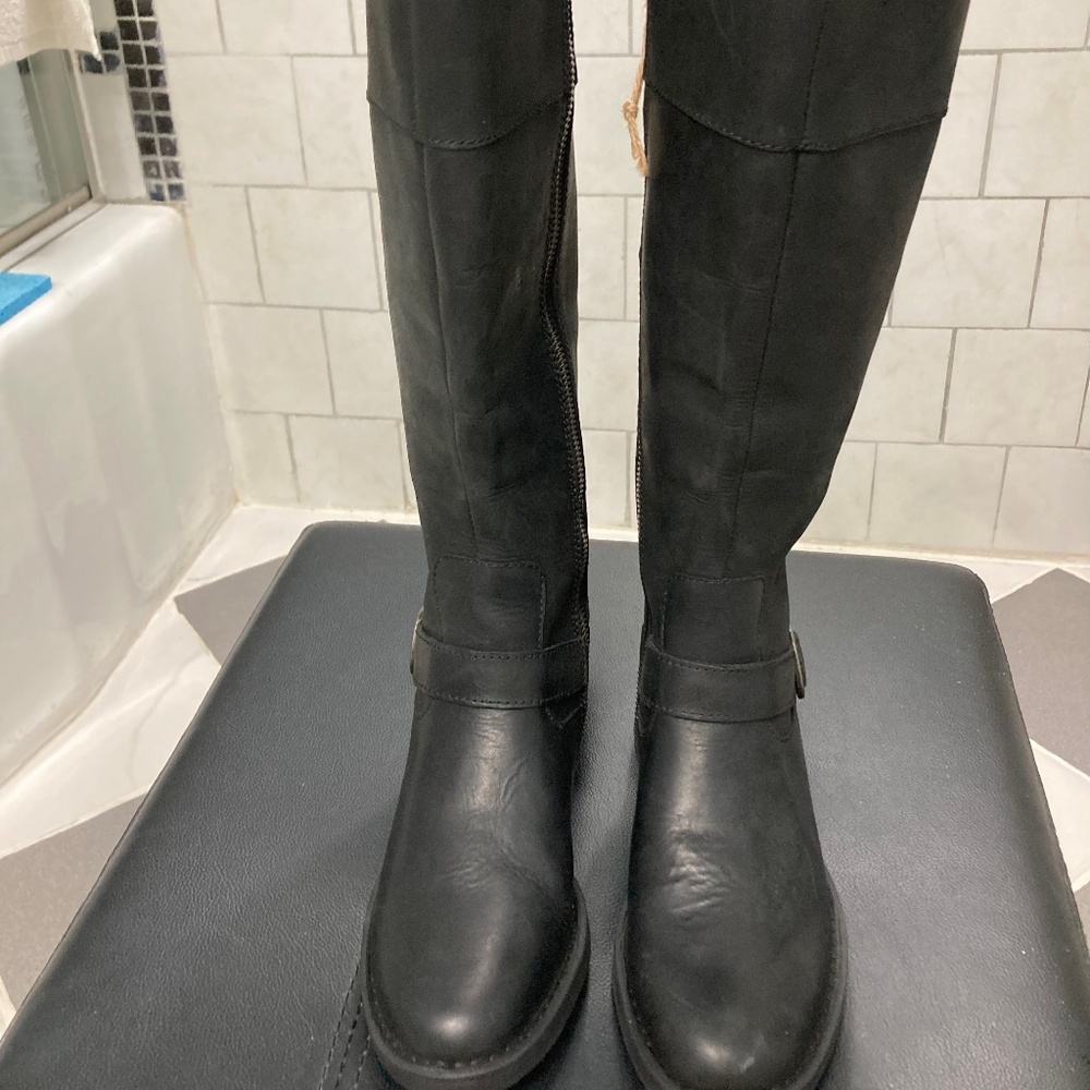 COPY - New leather women’s Born boot size 6 1/2